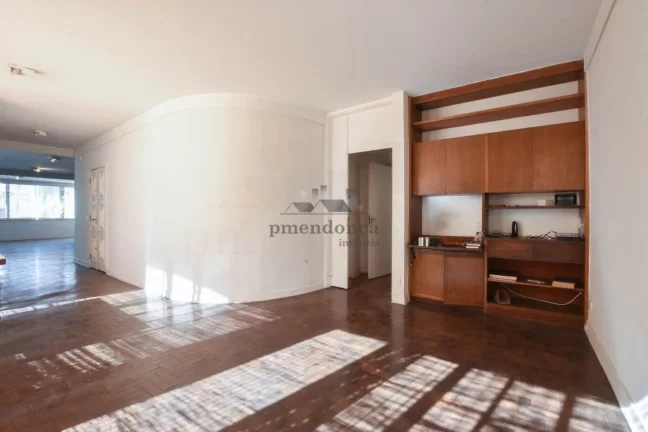 Imagem Apartamento 3 quartos, 1 suite, 2 vagas, 274 m2 varanda, para modernizar