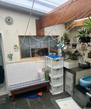 Imagem Sobrado em excelente estado, com 3 dormitórios (todos com armários, ar-condicionado e ventiladores...
