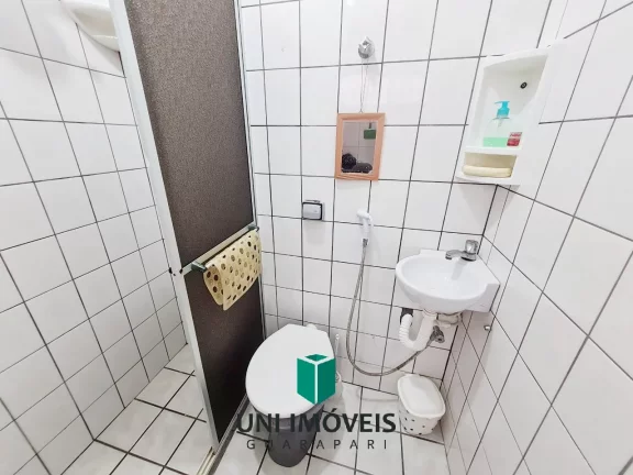 Imagem Apartamento espaçoso a venda de 3 quartos com suíte e área lateral na Praia do Morro em Guarapari