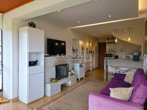 Imagem Flat duplex à venda em Campos do Jordão - Vila Everest, 2 suítes e lareira