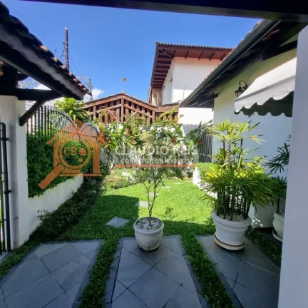 Imagem Sobrado com 3 Quartos à venda, 195m² - Campo Grande
