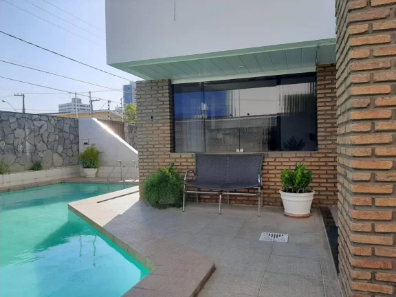 Imagem Casa à venda no bairro Suissa - Espaçosa com 5 quartos e 4 vagas de garagem!