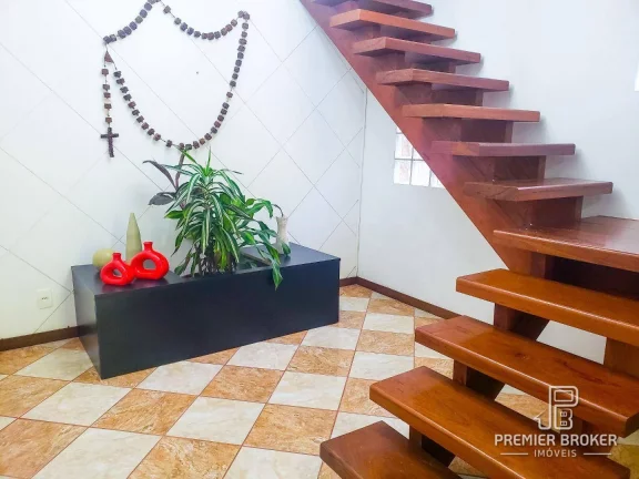 Imagem Casa com 3 dormitórios à venda, 250 m² por R$ 890.000,00 - Panorama - Teresópolis/RJ