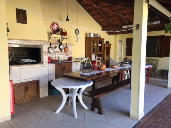 Imagem Imperdível casa à venda em Florianópolis-SC, bairro Ingleses: 5 quartos, 1 suíte, 3 salas, 4 banheiros, 3 vagas, 225m².