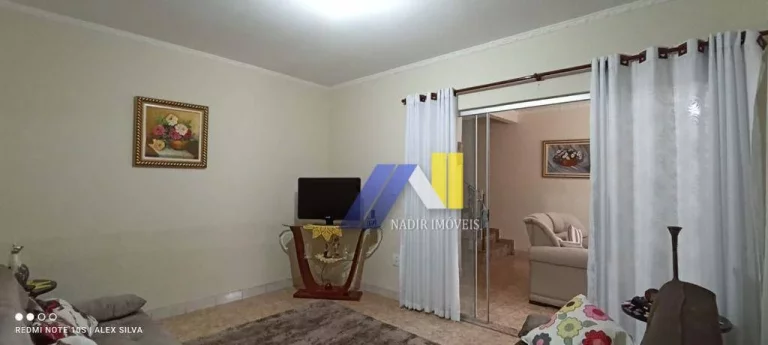 Imagem Casa com 3 Quartos à Venda, 265 m² em Centro - Pouso Alegre