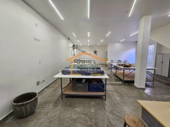 Imagem Excelente prédio Comercial para locação com copa, 2 banheiros, área de serviço e 2 vaga de gara...