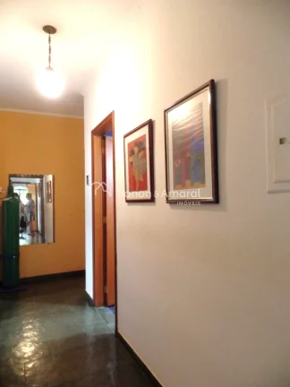 Imagem Térrea, ótima localização no bairro
Muito agradável
Varanda, jardim na frente da casa e no fund...