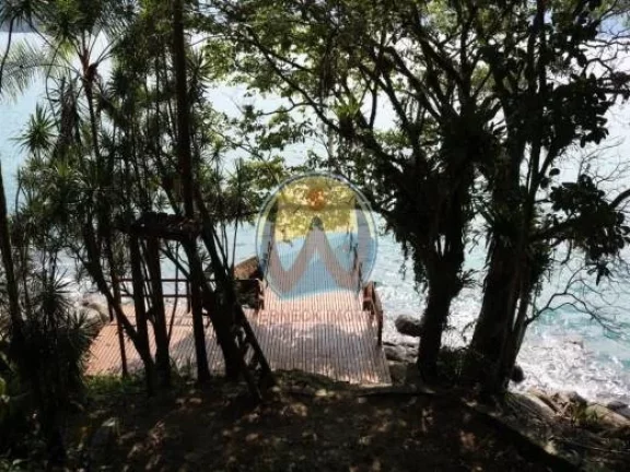 Imagem Magnífica Casa à Venda em Ubatuba-SP, Bairro Ponta Grossa - 4 Quartos, 3 Suítes, 2 Salas, 2 Banheiros, 5 Vagas de Garagem, 437m².
