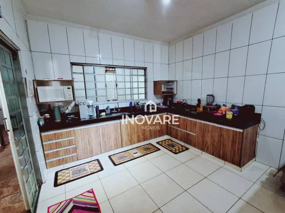 Imagem Casa com 3 dormitórios à venda, 200 m² por R$ 420.000 - Jardim das Palmeiras - Araporã/MG