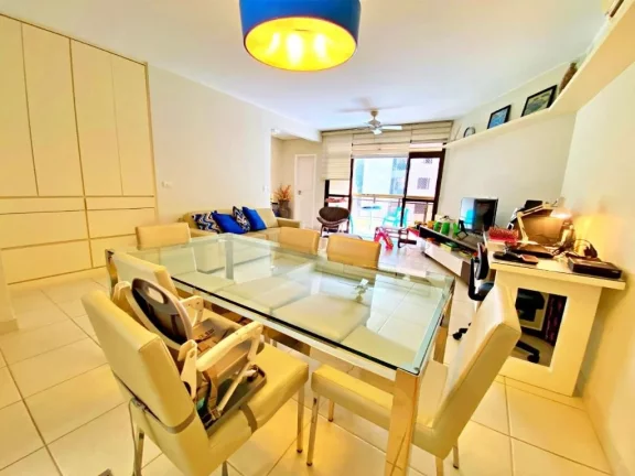 Imagem AMPLO APARTAMENTO COM 3 SUÍTES, MAIS O 4º DORMITÓRIO OPCIONAL, 2 VAGAS, VARANDA ESTENDIDA, NA REGIÃO NOBRE DA PITANGUEIRAS NO GUARUJÁ.