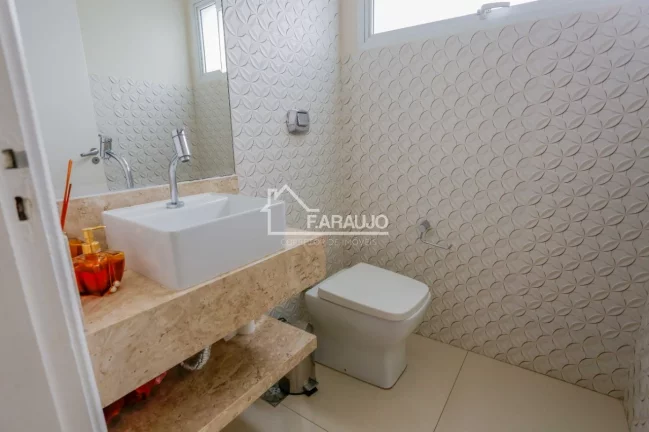 Imagem Casa em Condomínio à venda em Villa dos Inglezes com 330m² 3 suítes, 4 vagas