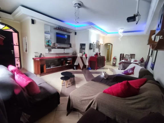 Imagem Casa Térrea com 3 quartos, 4 vagas e edícula - São Vicente / SP