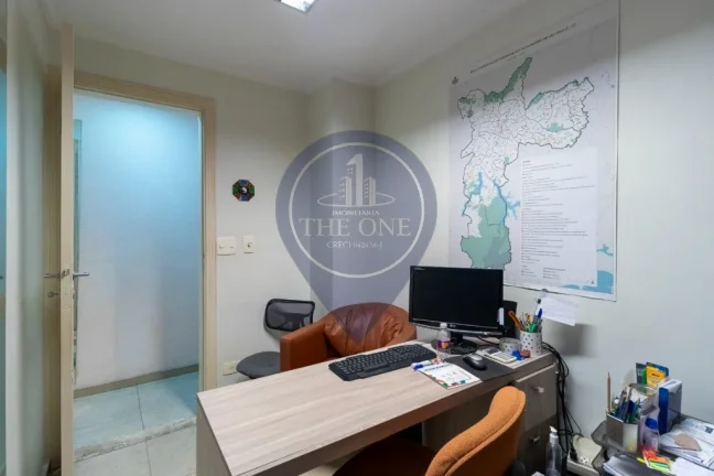 Imagem Casa de Luxo à Venda em Indianópolis, São Paulo-SP: 3 Quartos, 1 Suíte, 1 Sala, 4 Banheiros