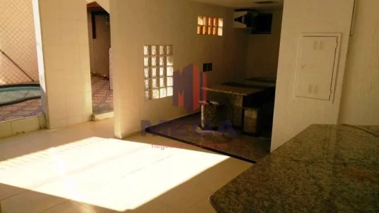 Imagem Residência com sete banheiros, três cozinhas, cinco quartos, escritório, três salas e muito mais!