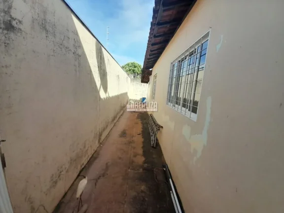 Imagem Casa à venda no bairro Beija-Flor II, Uberaba: 2 dormitórios, móveis planejados.