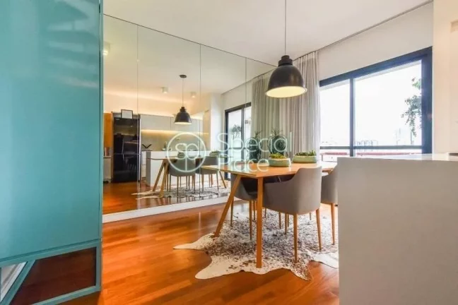 Imagem Cobertura com 87m² de área privativa, 1 suíte e 1 vaga na garagem. Reformada e mobiliada. No prim...