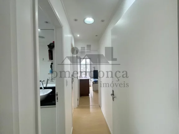 Imagem Lindo apartamento todo reformado com living para 2 ambientes , sacada, 2 dormitórios com armários ...