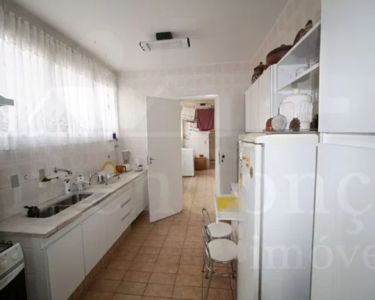 Imagem Apartamento amplo, bem distribuido, com living para dois ambientes, lavabo, 3 dormitórios sendo 1 s...