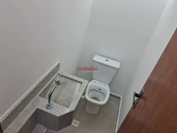 Imagem Sobrado a venda no bairro da Aparecida em Santos com 2 suítes, uma vaga na garagem e quintal em L a venda por R$ 790.000,00