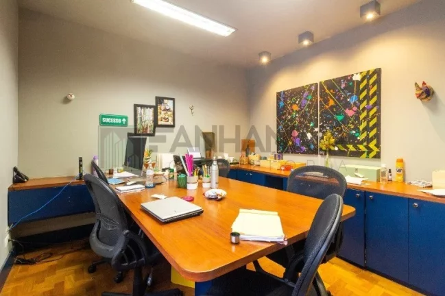 Imagem Casa comercial de alto padrão no Jardim América, São Paulo-SP: 5 quartos, 5 salas, 5 banheiros, 6 vagas - 380m². Confira!