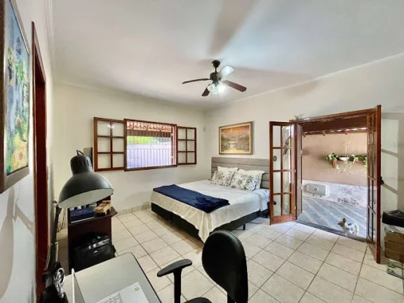 Imagem Cond Chácar dos Lagos - Térrea 3 suítes, anexo gourmet, piscina e pomar!