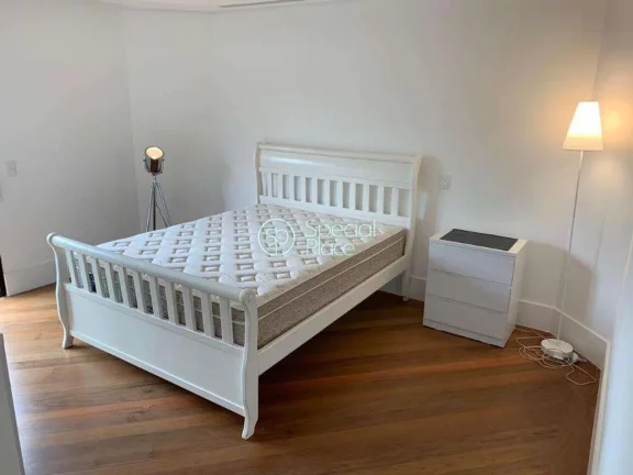 Imagem Oportunidade. Apartamento super espaçoso, com 220m2 de área útil, 4 dormitórios ( 3 suítes ) e ...