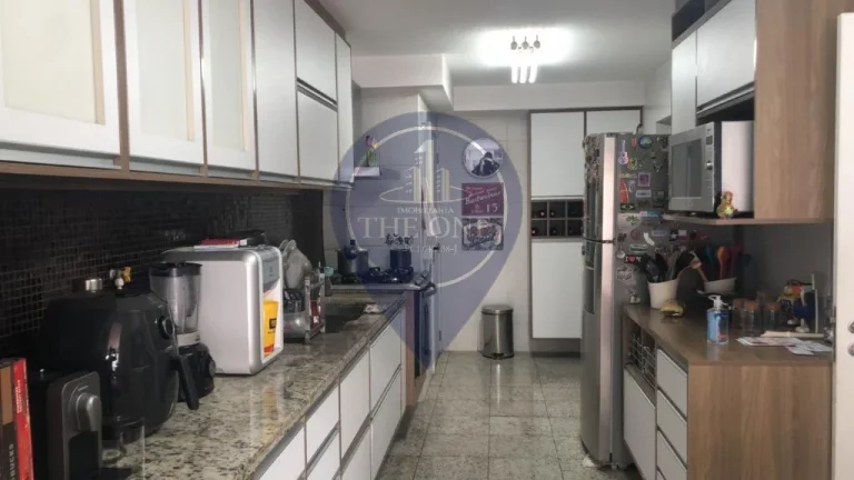 Imagem Apartamento à venda em São Paulo - Aclimação, com 3 suítes, 3 salas e 3 vagas de garagem! Venha conferir!