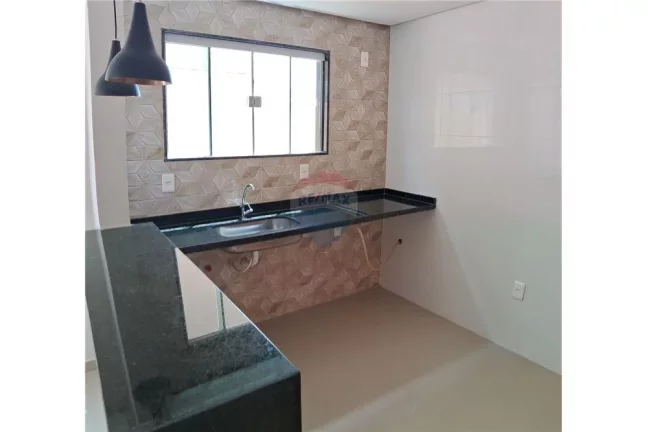 Imagem Casa com dois dormitórios e banheiro no centro do barroco.