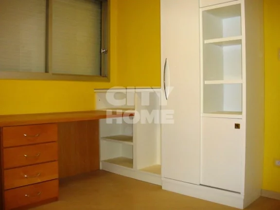 Imagem Apartamento reformado super espaçoso com 240m², 04 dormitórios ( 2 suítes ) e 2 vagas na garagem...