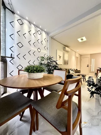 Imagem Apartamento reformado, 75m², 2 quartos, 2 vagas, na segunda quadra do mar da Praia de Itapoã