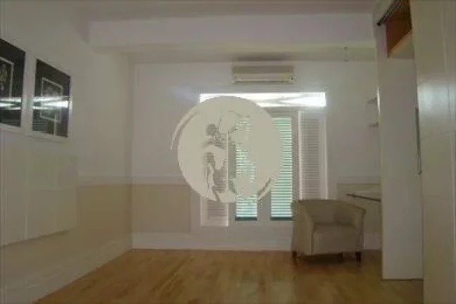 Imagem LINDA CASA EM CONDOMINIO FECHADO EM ALPHAVILLE A VENDA!
