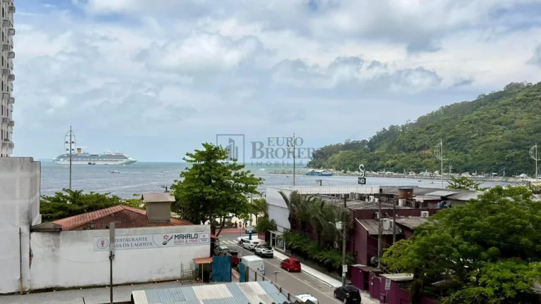 Apartamento Quadra Mar para locação temporada com 03 dormitórios