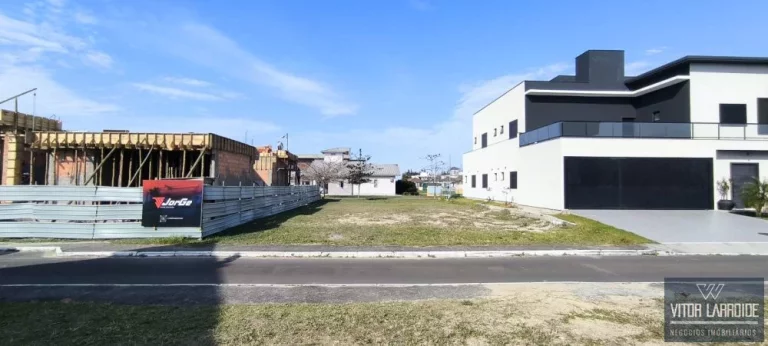 Terreno de 450m² à Venda no Condomínio Algarve - Laguna SC