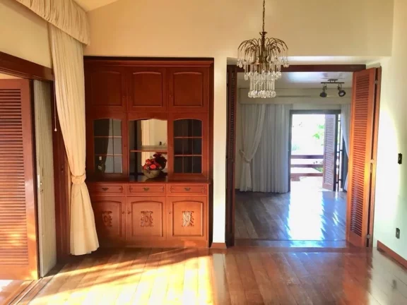 Imagem Casa de alto padrão de 3 Dormitórios e 400 m² de área útil em localização nobre Central de Sa