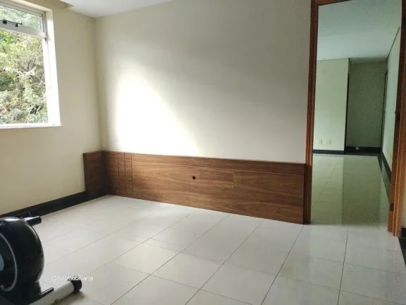 Imagem Apartamento no Buritis em rua tranquila. 1 por andar com elevador 4 quartos 3 vagas. Ao lado da Mata...