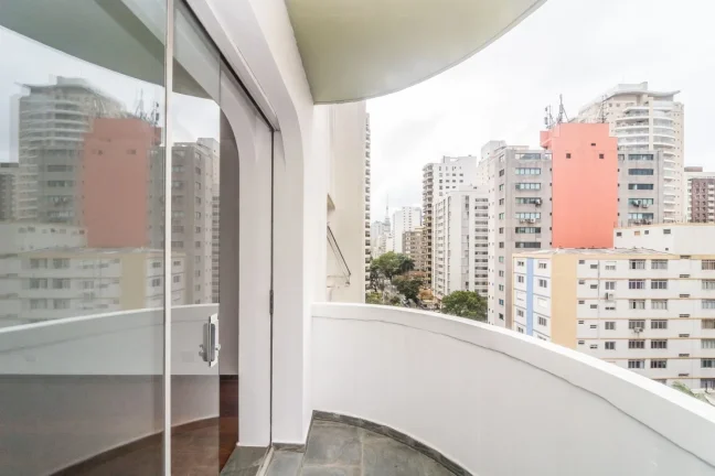 Imagem OPORTUNIDADE IMPERDÍVEL ! Apartamento Reformado 161M², 3Q, 1 Suíte, 2 Banheiros, 2 Vagas, Academia, Brinquedoteca, Playground, Salão de Festas.