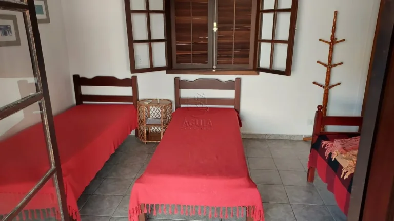 Imagem Casa a venda em condomínio no Horto com 4 suítes