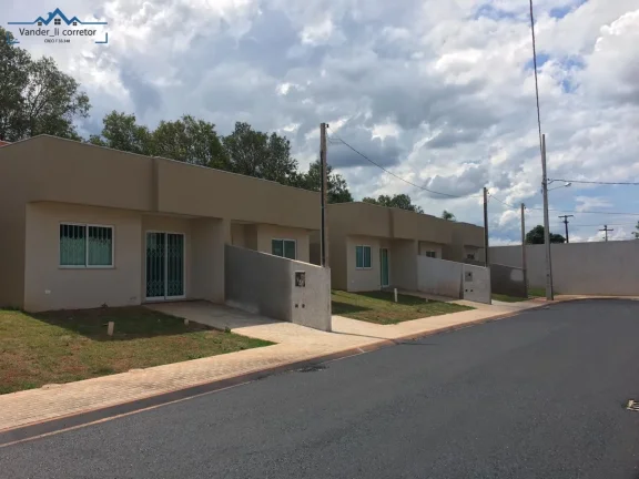 Imagem Casa de 2 quartos à venda no Condomínio Veneza, Jardim Guarapuava, Foz do Iguaçu-PR: 54,33m², 1 suíte, 2 salas, 2 banheiros, 1 vaga.