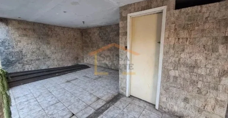 Imagem Terreno, 345 m² de área total, 10 metros de frente. Conta com uma casa térrea construída, 3 dorm...