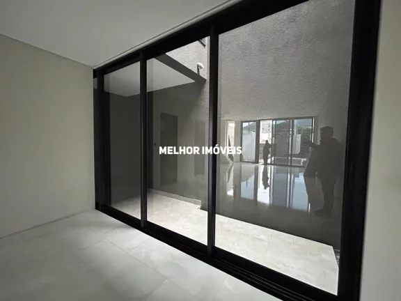 Imagem Sobrado Triplex á venda localizado no Bairro da Barra - Balneário Camoriú-SC