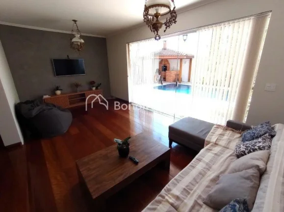Imagem Essa casa estilo sobrado, localizada no bairro Vila Brandina! Com uma localização privilegiada, pr...