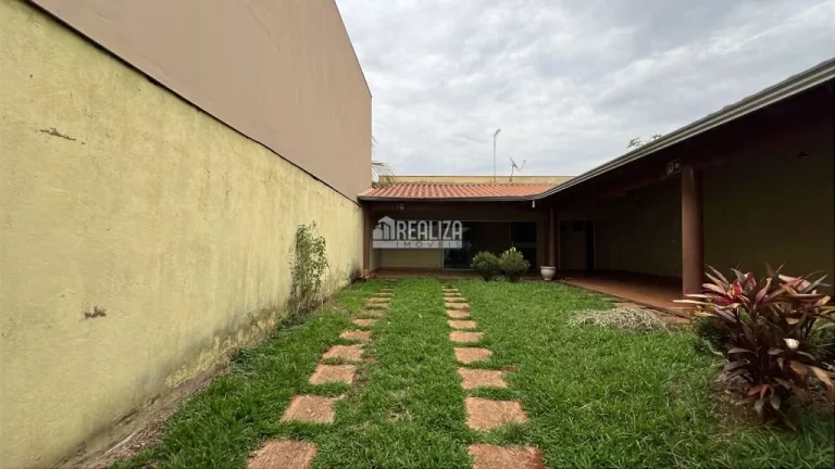 Imagem Casa à venda no bairro Jardim Maracanã, Uberaba - 2 dormitórios, suíte e churrasqueira!