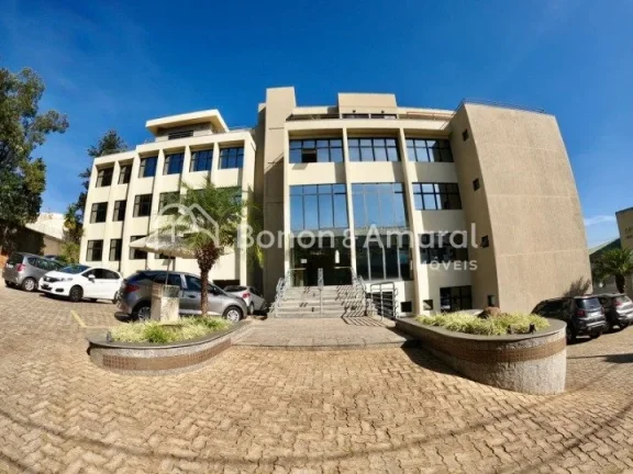 Imagem Sala comercial, com armários embutidos, frigobar, ar condicionado, microondas, banheiro e 1 vaga na...