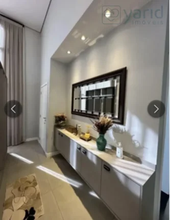 Imagem Casa à venda em Jundiaí-SP: 3 quartos, 3 suítes, 2 banheiros, 5 vagas de garagem e 800m² de área no bairro Medeiros. Confira!