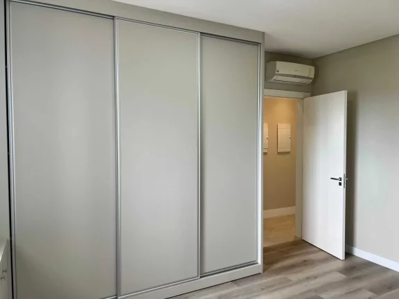 Imagem Apartamento quadra mar com 3 suítes e 2 vagas de garagem em Itapema/SC