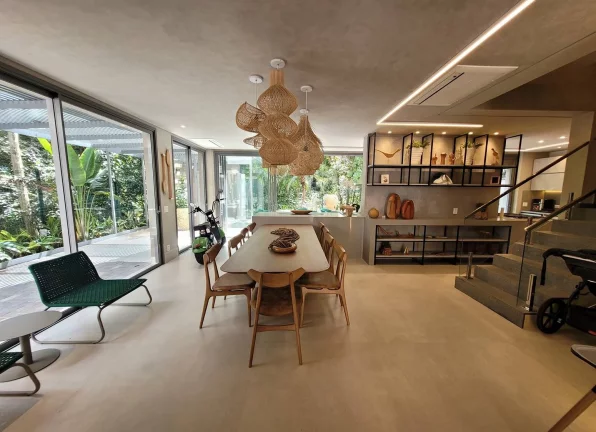 Imagem CASA DE CONDOMÍNIO FINAMENTE DECORADA À VENDA NA RIVIERA DE SÃO LOURENÇO.
