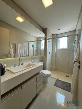 Imagem Apartamento à Venda no Centro, 3 quartos e 3 vagas em Florianópolis/SC.
