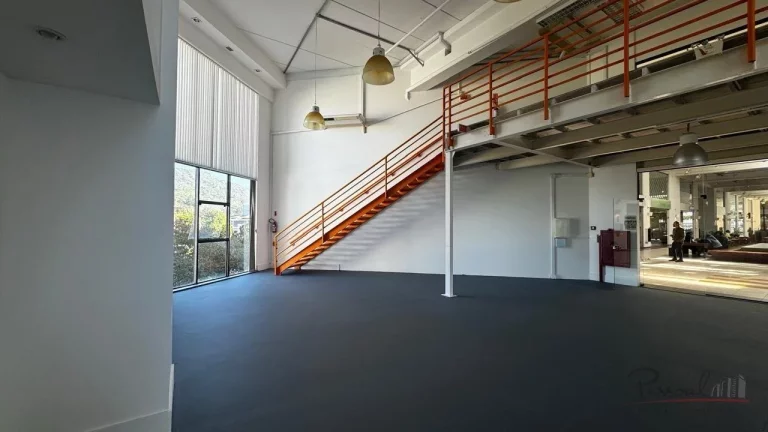 Imagem Sala comercial à venda na SC-401, Florianópolis, com *250 m² de área privativa. O imóvel é ide...