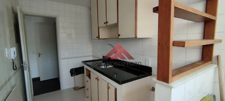 Imagem Apartamento de sala dois quartos e vaga de garagem,em excelente localização em Santa Rosa(Pé pequeno)colado a todo comércio do largo do Marrão,Bancos