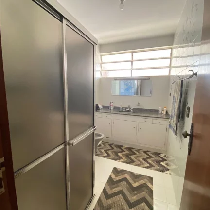 Imagem Apartamento à Venda em Piracicaba, Centro. Ótima localização. Com 2 dormitórios, Banheiro socia...